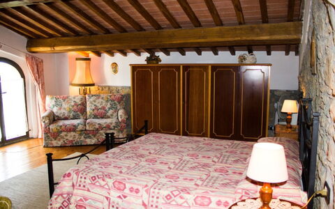 La Greppia: Pièce, Chambre, Lit, Propriété, Meubles, Bâtiment, Design Intérieur, Maison, Drap De Lit, Architecture