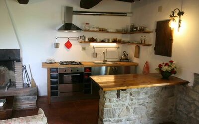 Casa Linda: Comptoir, Pièce, Propriété, Meubles, Cuisine, Bâtiment, Sol, Design Intérieur, Cabinetry, Maison