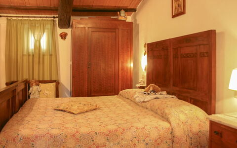 Country House Il Galleto: Lit, Meubles, Literie, Chambre, Design Intérieur, Drap De Lit, Bois, Plafond, Linge, Sol