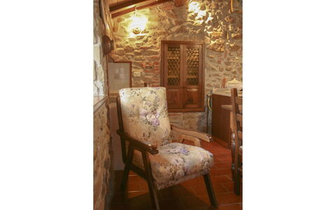 Country House Il Galleto: Meubles, Sol, Design Intérieur, Bois, Chaise, Sol, Marron, Table, Pièce, Salon