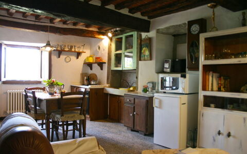 San Eusebio: Pièce, Meubles, Propriété, Bâtiment, Design Intérieur, Cuisine, Maison, Cabinetry, Comptoir, Domicile