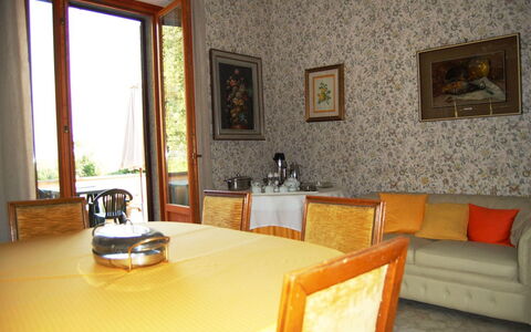 Casa Grion: Pièce, Propriété, Meubles, Bâtiment, Design Intérieur, Salon, Maison, Mur, Immobilier, Table