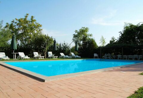 Casa Grion: L'Eau, Ciel, Plante, Propriété, Piscine, Bleu Azur, Arbre, Ombre, Herbe, Loisir
