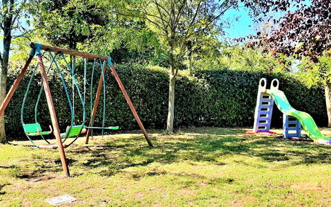Pieve di Sant Ippolito: Plante, Vert, Feuille, Arbre, Lot Terre, Loisirs De Plein Air, Ombre, Herbe, Terrain De Jeux, Balançoire