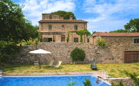 Casa Rossa: Piscine, Biens, Jardin, Hacienda, Villa, Ferme, Aménagement Paysager, Manoir, Cour, Recours