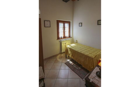 Il Viaggiolo: Bois, Sol, Sol, Design Intérieur, Lit, Chambre, Éclairage, Pièce, Meubles, Plafond
