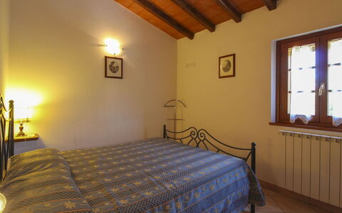 Il Viaggiolo: Meubles, Bois, Design Intérieur, Lit, Sol, Chambre, Plafond, Sol, Pièce, Éclairage