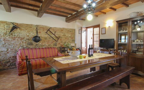 Il Viaggiolo: Meubles, Design Intérieur, Sol, Table, Bois, Chaise, Salle À Manger, Plafond, Sol, Table Cuisine Et Salle A Manger