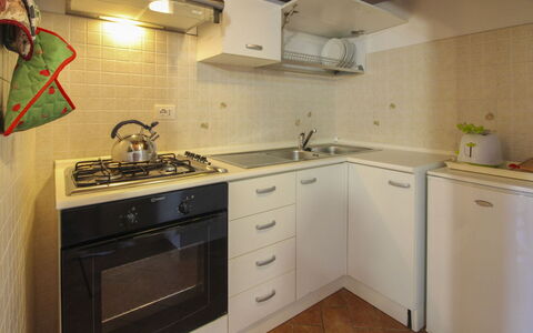 Il Viaggiolo: Appareil De Cuisine, Cuisine, Principaux Appliance, Cuisinière, Comptoir, Evier, Le Fourneau, Gaz Poele, Cabinetry, Cooktop