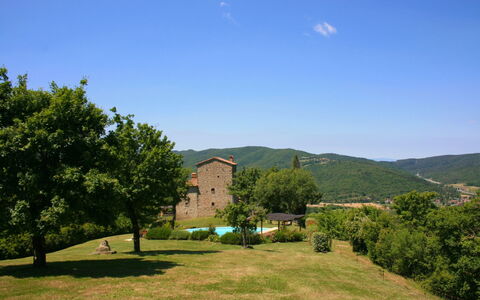 Torre di Vignale: Ciel, Plante, Bleu Azur, Paysage Naturel, Lot Terre, Arbre, Herbe, Végétation, Montagne, Maison
