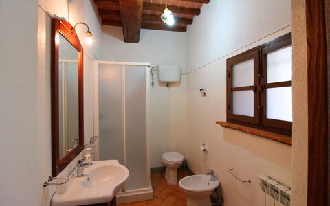 Casa Bella: Pièce, Propriété, Salle De Bains, Bâtiment, Maison, Luminaire Plomberie, Design Intérieur, Architecture, Immobilier, Toilette