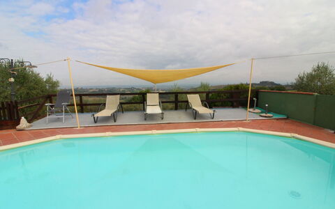 Casa Bella: Ciel, L'Eau, Nuage, Propriété, Piscine, Bleu Azur, Ombre, Plante, Mobilier De Jardin, Composite