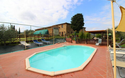 Casa Bella: L'Eau, Nuage, Ciel, Propriété, Plante, Bâtiment, Piscine, Arbre, Mobilier De Jardin, Ombre