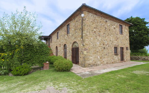 Casa Bella: Herbe, Porte, Brickwork, Biens, Mur De Pierre, Pelouse, Ferme, Brique, Jardin, Aménagement Paysager