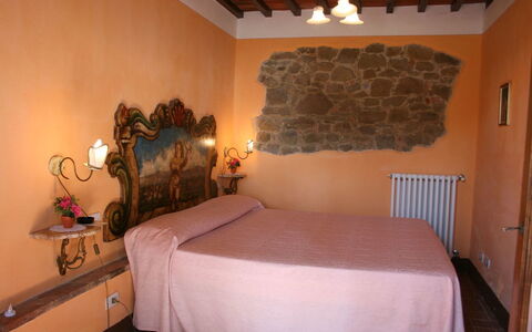 Podere della Crocchia: Chambre, Pièce, Lit, Propriété, Meubles, Drap De Lit, Mur, Design Intérieur, Cadre De Lit, Immobilier