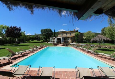 La Quiete: L'Eau, Plante, Ciel, Propriété, Piscine, Bleu Azur, Ombre, Arbre, Loisir, Composite