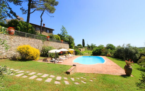 Villa Verniana: Plante, Ciel, Propriété, L'Eau, Arbre, La Nature, Bleu Azur, Bâtiment, Lot Terre, Mobilier De Jardin