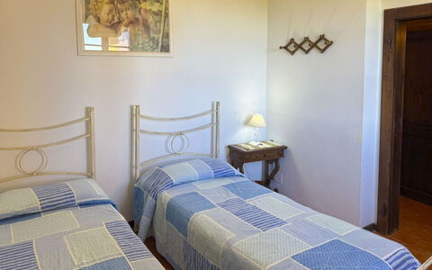 Villa Verniana: Lit, Literie, Chambre, Meubles, Drap De Lit, Design Intérieur, Bois, Linge, Sol, Sol