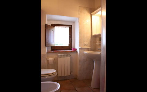 Borgo Antico: Pièce, Salle De Bains, Propriété, Design Intérieur, Bâtiment, Éclairage, Meubles, Sol, Maison, Armoire De Toilette