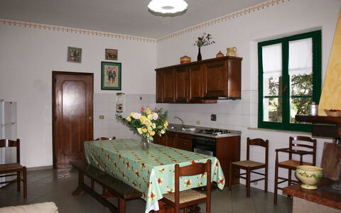 Villa Cantagallo: Pièce, Meubles, Propriété, Bâtiment, Design Intérieur, Table, Maison, Sol, Immobilier, Plafond