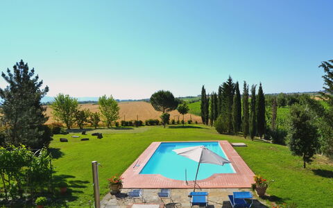 Villa Cantagallo: Ciel, Plante, Propriété, Arbre, Lot Terre, Paysage Naturel, Ombre, Herbe, Paysage, Zone Rurale