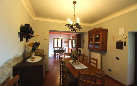 Agriturismo Arcobaleno: Pièce, Propriété, Salle À Manger, Meubles, Bâtiment, Design Intérieur, Plafond, Sol, Maison, Dur