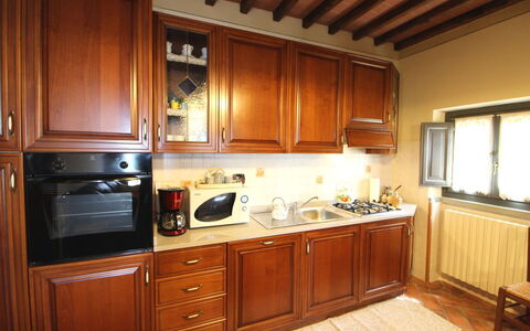 Agriturismo Ca di Vestro: Cabinetry, Meubles, Comptoir, Pièce, Cuisine, Propriété, Cuisinière, Bâtiment, Design Intérieur, Placard