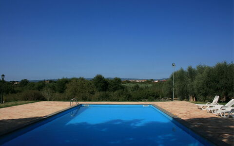 Villa Iris: L'Eau, Ciel, Ressources En Eau, Bleu Azur, Piscine, Ombre, Rectangle, Lot Terre, Bois, Zone Résidentielle