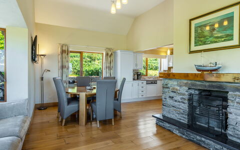 Cuascrome: Meubles, Propriété, Bois, Plante, Design Intérieur, Plante D'Appartement, Architecture, Chaise, Table, Cabinetry