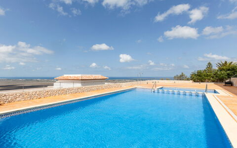 Cima del Mar: Nuage, L'Eau, Ciel, Bâtiment, Ressources En Eau, Jour, Bleu, Bleu Azur, Bateau, Arbre