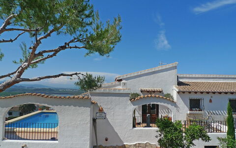 Esperanza: Propriété, Maison, Domicile, Bâtiment, Immobilier, Architecture, Arbre, Toit, Zone Résidentielle, Ciel