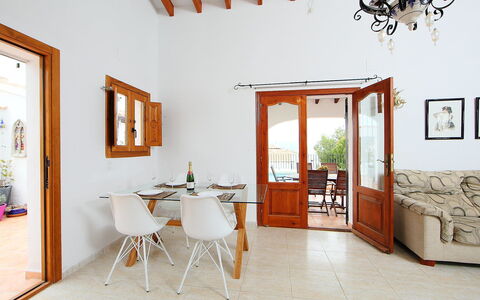 Esperanza: Pièce, Propriété, Bâtiment, Meubles, Design Intérieur, Maison, Plafond, Sol, Salle À Manger, Table