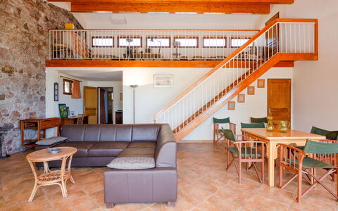 La Bergerie: Meubles, Propriété, Table, Canapé, Chaise, Bois, Escaliers, Design Intérieur, Fenêtre, Sol