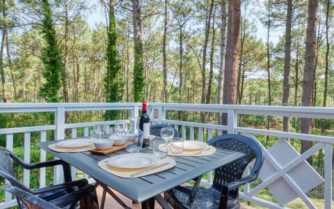 Domaine Golf Resort: Table, Vaisselle, Plante, Bois, Mobilier De Jardin, Arbre, Design Intérieur, Tableau De Plein Air, Ciel, Loisir