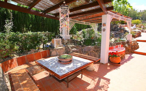 Casa Gran Sorolla: Propriété, Pergola, Bâtiment, Immobilier, Maison, Patio, Arrière-Cour, Pièce, Arbre, Architecture
