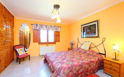 Casa Gran Sorolla: Chambre, Lit, Pièce, Drap De Lit, Meubles, Propriété, Literie, Cadre De Lit, Plafond, Design Intérieur