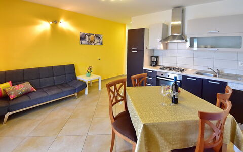 Lovran Tuliševica 402: Pièce, Propriété, Meubles, Design Intérieur, Bâtiment, Table, Salle À Manger, Sol, Jaune, Immobilier