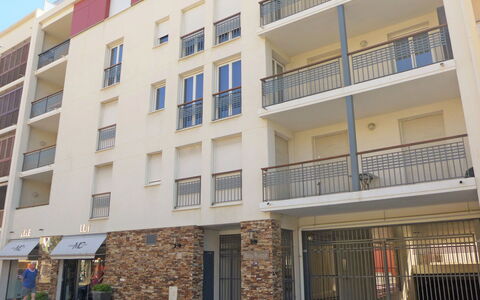 Cavalaire 170: Bâtiment, Propriété, Appartement, Architecture, Quartier, Zone Résidentielle, Immobilier, Maison, Usage Mixte, Façade
