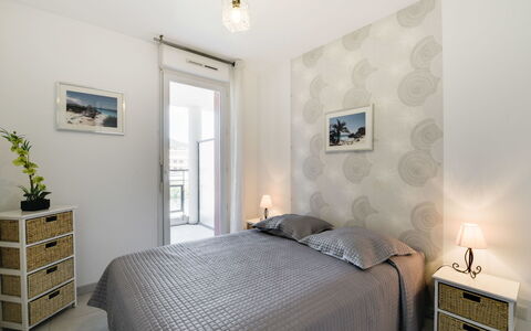 Cavalaire 170: Chambre, Pièce, Meubles, Lit, Propriété, Drap De Lit, Mur, Cadre De Lit, Design Intérieur, Literie