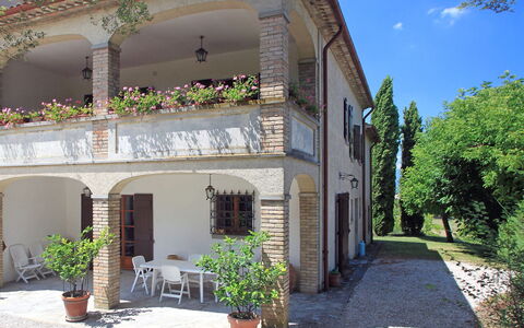 Montebello: Propriété, Bâtiment, Maison, Immobilier, Biens, Architecture, Domicile, Façade, Villa, Cour