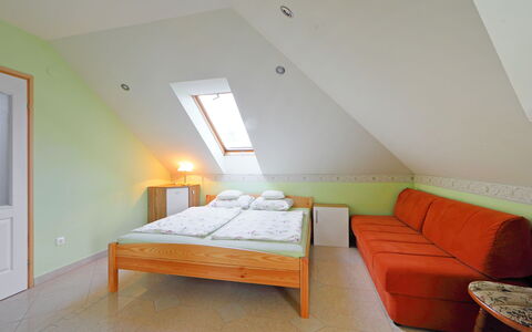 Elisabeta 02: Bâtiment, Meubles, Confort, Orange, Maison, Cadre De Lit, Bois, Lampe, Porte, Design Intérieur