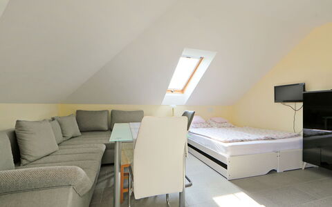 Elisabeta 02: Meubles, Bâtiment, Confort, Bois, Table, Maison, Oreiller, Cadre De Lit, Lampe