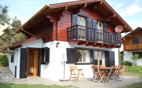 Coucordin: Plante, Ciel, Bâtiment, Nuage, Fenêtre, Bois, Maison, Lot Terre, Design Intérieur, Porche