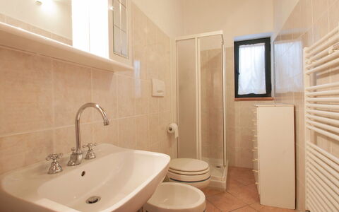 Bibbona 110: Salle De Bains, Propriété, Pièce, Tuile, Design Intérieur, Robinet, Architecture, Mur, Immobilier, Luminaire Plomberie
