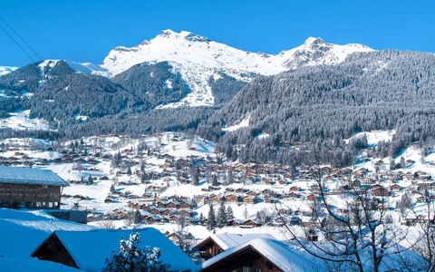 Grindelwald 253: Ciel, Montagne, Neige, Bleu, Monde, La Nature, Paysage Naturel, Bleu Azur, Bâtiment, Pente