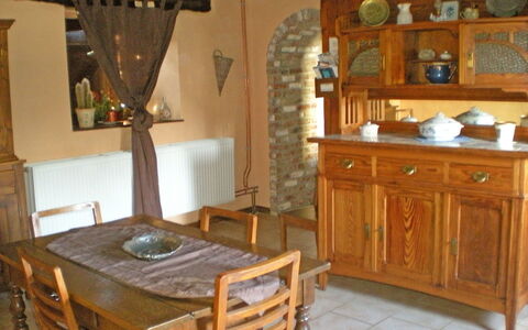 Ma Campagne: Meubles, Pièce, Propriété, Table, Sol, Tache De Bois, Design Intérieur, Bâtiment, Dur, Cabinetry