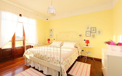 Olivo: Chambre, Pièce, Lit, Meubles, Propriété, Produit, Cadre De Lit, Design Intérieur, Plafond, Drap De Lit