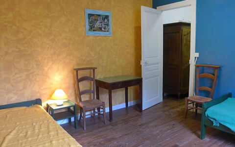 Le Chant des Milans: Pièce, Meubles, Propriété, Sol, Bâtiment, Mur, Maison, Dur, Design Intérieur, Sol