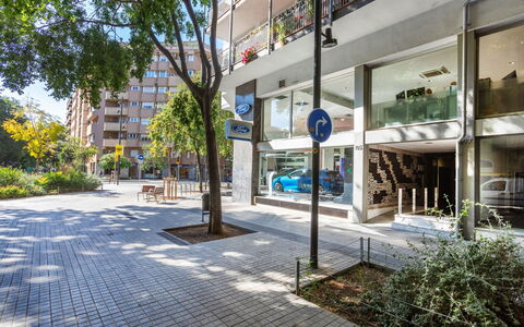 Eixample Esq Rocafort Diputacio: Plante, Bâtiment, Design Urbain, Surface De La Route, Fenêtre, Ombre, Arbre, Condominium, Quartier, Zone Résidentielle