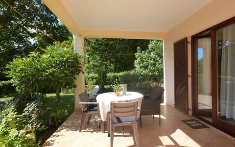 Neda: Bâtiment, Neige, Ciel, Fenêtre, Maison, Montagne, Pente, Chaîne De Montagnes, Façade, Immobilier